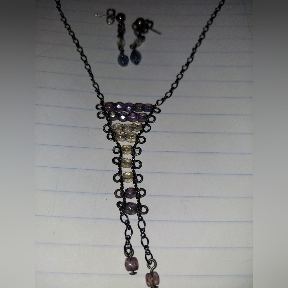 Avon beaded necklace set
